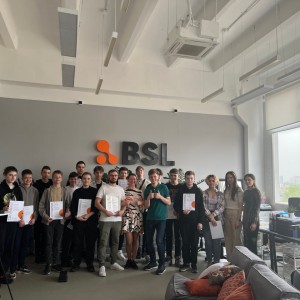 Наши резиденты проходят стажировку в IT-компании BSL - КИБЕРшкола программирования для детей, компьютерные курсы для школьников, начинающих и подростков - KIBERone г. Уссурийск