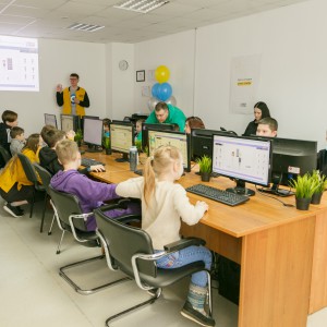 Новый класс в развлекательном центре города Томска! Скоро открытие! - КИБЕРшкола программирования для детей, компьютерные курсы для школьников, начинающих и подростков - KIBERone г. Уссурийск